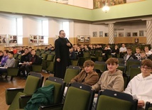 W auli Jana Pawła II zajęcia poprowadził ks. Mariusz Chamerski.