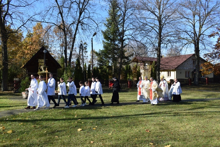 Wprowadzenie relikwii św. Faustyny w Momotach