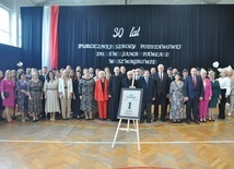 Pamiątkowe zdjęcie uczestników jubileuszu.