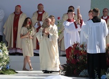 Procesja z relikwiarzem podczas beatyfikacji rodziny Ulmów w Markowej 10 września br.