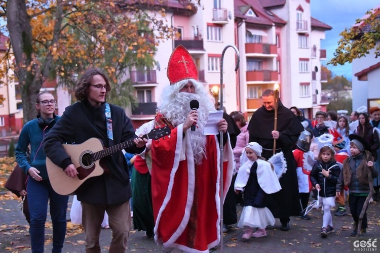 Marsz Wszystkich Świętych u franciszkanów