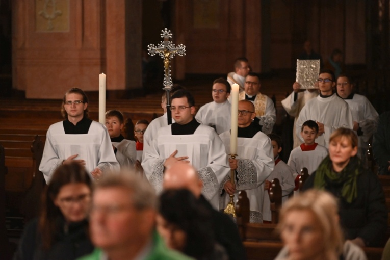 Wigilia uroczystości Wszystkich Świętych w diecezji