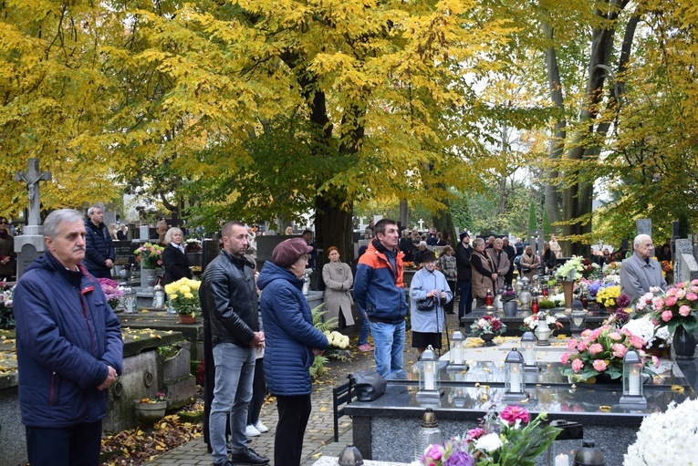 Msza św. na cmentarzu katedralnym w Sandomierzu