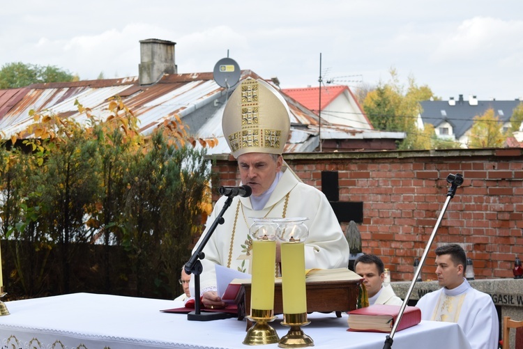 Msza św. na cmentarzu katedralnym w Sandomierzu