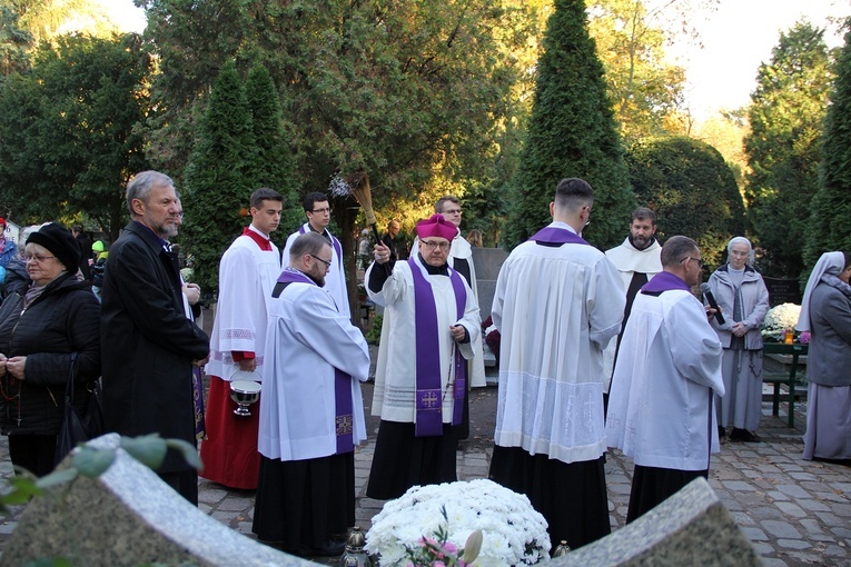 Uroczystość Wszystkich Świętych na cmentarzu św. Wawrzyńca przy ul. Bujwida