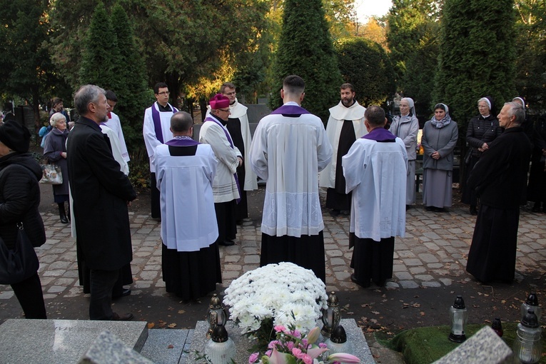 Uroczystość Wszystkich Świętych na cmentarzu św. Wawrzyńca przy ul. Bujwida