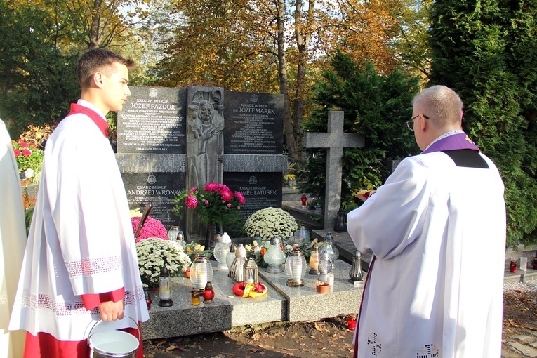 Uroczystość Wszystkich Świętych na cmentarzu św. Wawrzyńca przy ul. Bujwida