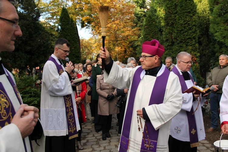 Uroczystość Wszystkich Świętych na cmentarzu św. Wawrzyńca przy ul. Bujwida