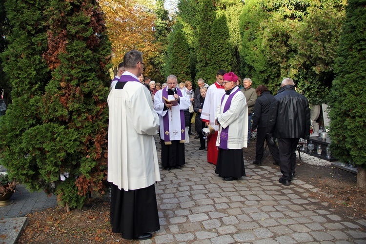 Uroczystość Wszystkich Świętych na cmentarzu św. Wawrzyńca przy ul. Bujwida