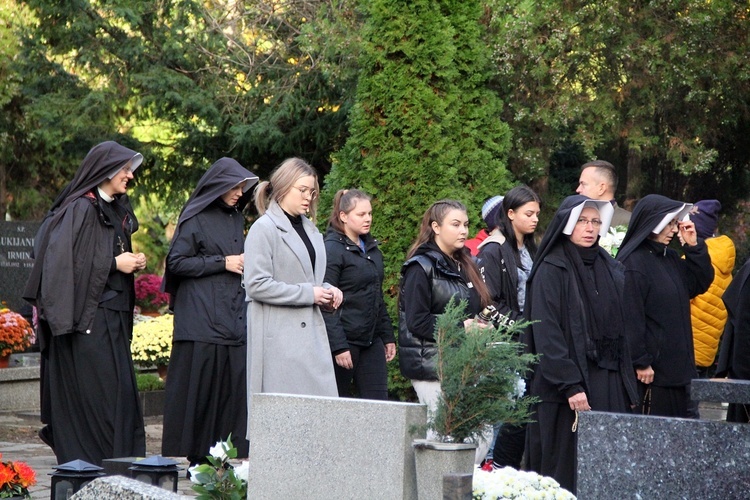 Uroczystość Wszystkich Świętych na cmentarzu św. Wawrzyńca przy ul. Bujwida