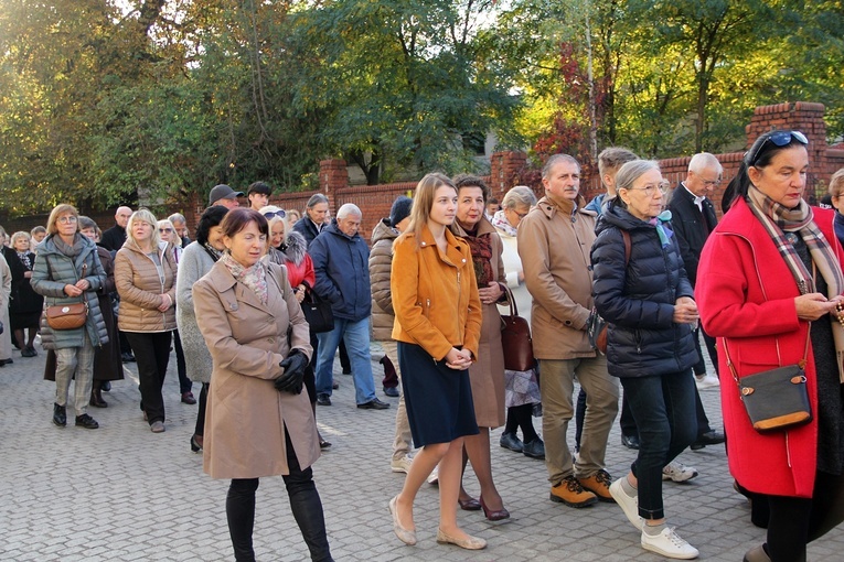 Uroczystość Wszystkich Świętych na cmentarzu św. Wawrzyńca przy ul. Bujwida