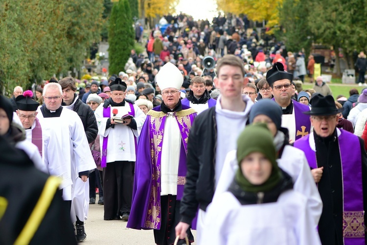 Olsztyn. Uroczystość Wszystkich Świętych