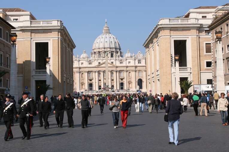 Franciszek: Teologia również ma stać się bardziej „synodalna”