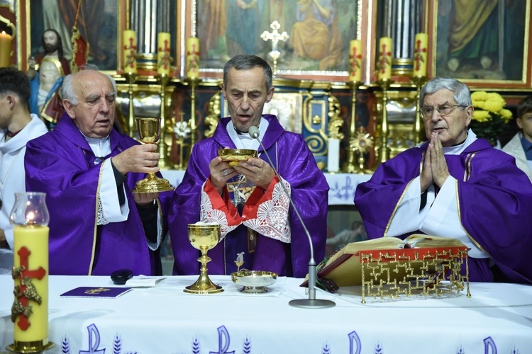 Tablica ks. Stanisława Kukli w Podolu