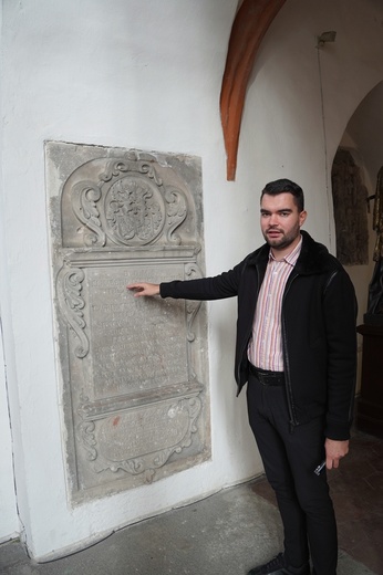 O śmierci i zmartwychwstaniu na Zamku Piastów Śląskich w Brzegu