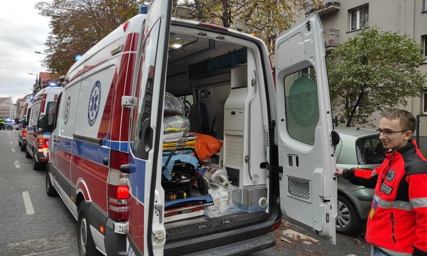 Katowice. Trzy wyposażone ambulanse pojechały do Lwowa