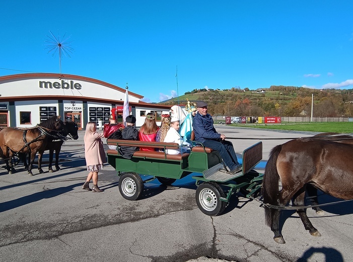 Orszak świętych w Łososinie Górnej