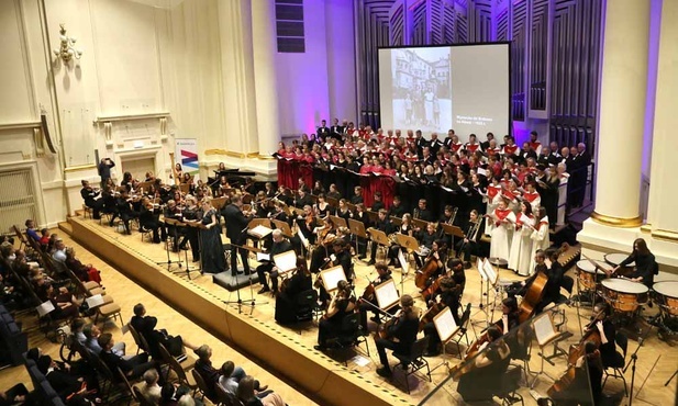 W Filharmonii Krakowskiej odbył się koncert charytatywny "Święty - przekażcie to dalej"