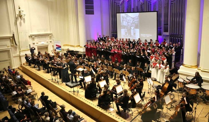 W Filharmonii Krakowskiej odbył się koncert charytatywny "Święty - przekażcie to dalej"
