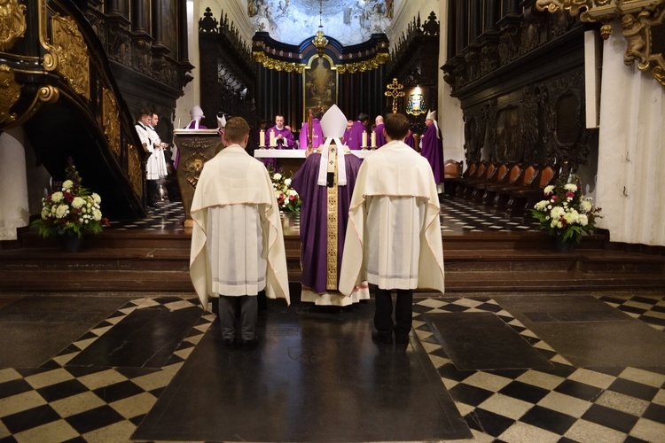 Liturgia za zmarłych biskupów i prezbiterów archidiecezji