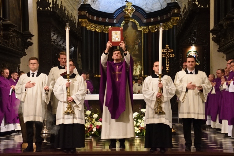 Liturgia za zmarłych biskupów i prezbiterów archidiecezji