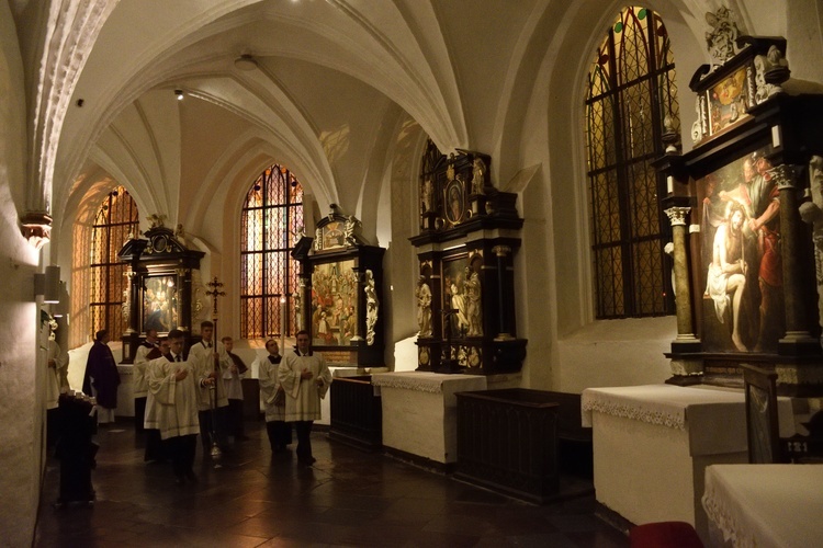 Liturgia za zmarłych biskupów i prezbiterów archidiecezji