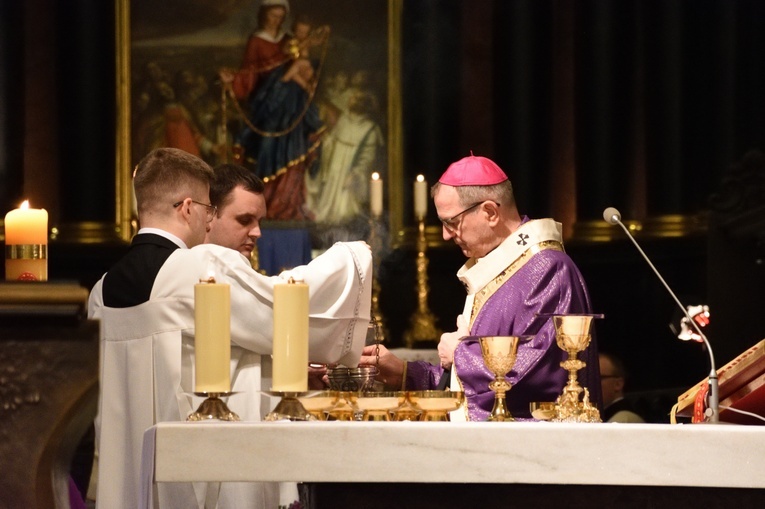 Liturgia za zmarłych biskupów i prezbiterów archidiecezji