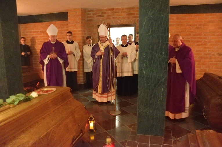 Liturgia za zmarłych biskupów i prezbiterów archidiecezji