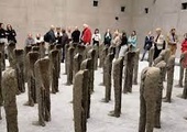 Bambini - wokół wystawy Magdaleny Abakanowicz