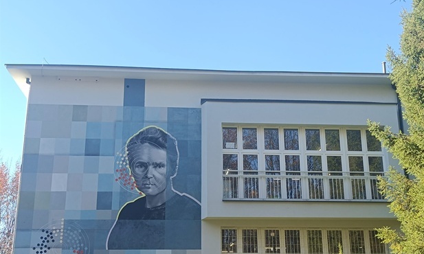 Tychy. Odsłonięto mural Marii Skłodowskiej-Curie