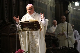 Mszy św. przewodniczył biskup płocki.