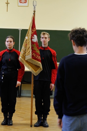 Szkolenie pocztów sztandarowych w liceum urszulańskim