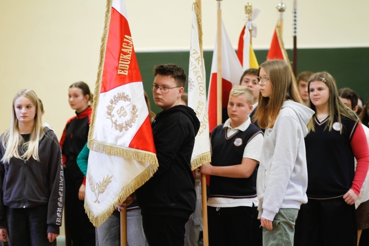 Szkolenie pocztów sztandarowych w liceum urszulańskim