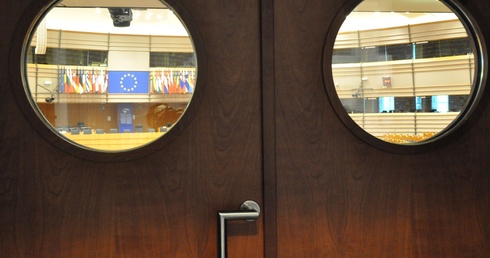 Parlament Europejski uchylił immunitet czworgu eurodeputowanym PiS na podstawie oskarżeń skazanego w Polsce przestępcy 
