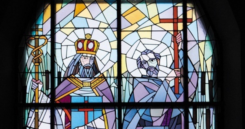 Św. Jozafat Kuncewicz  i św. Andrzej Bobola na witrażu w kościele pw. Świętego Michała Archanioła w Miejscu Piastowym. 