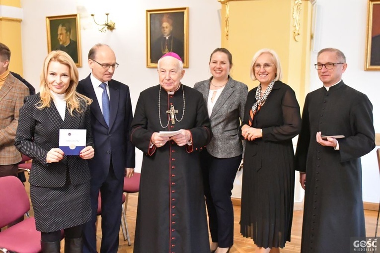 Pocysterski zespół klasztorny w Gościkowie-Paradyżu na okolicznościowej monecie