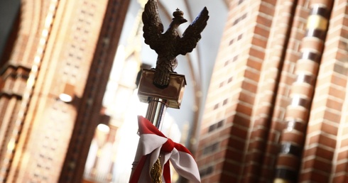 W sobotę w wielu miastach w Polsce biskupi odprawią msze św. w intencji Ojczyzny