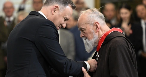 Trzech duchownych otrzymało wysokie odznaczenia