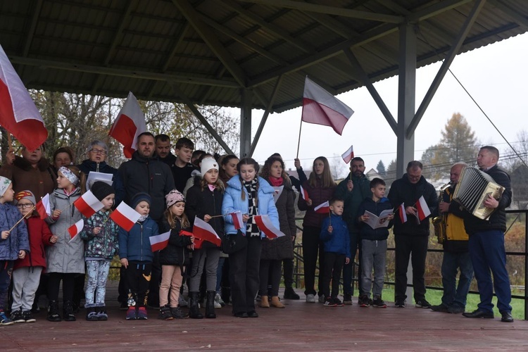 Patriotycznie w Dołach 