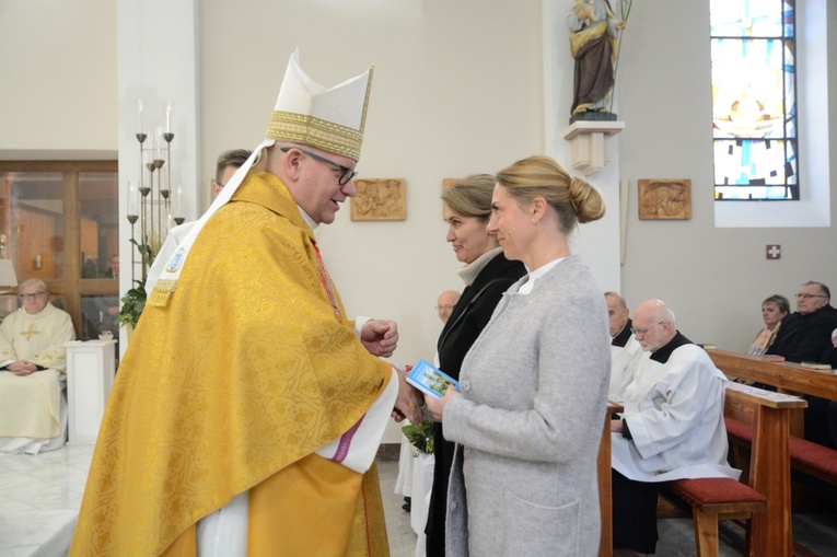 Poświęcenie ołtarza w kościele parafialnym w Wawelnie