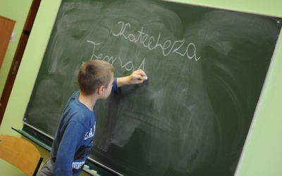 Religia w szkole - najnowsze dane samorządowe i kościelne (analiza)