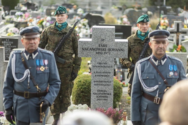 Grób Emila Naganowskiego znajduje się na cmentarzu parafii pw. św. Jerzego w Dzierżoniowie.