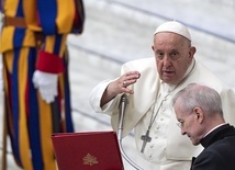 Papież: medycyna stoi przed trudnościami, ale musi polegać na opiece
