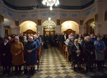 Wspólna modlitwa w kościele Ducha Świętego.