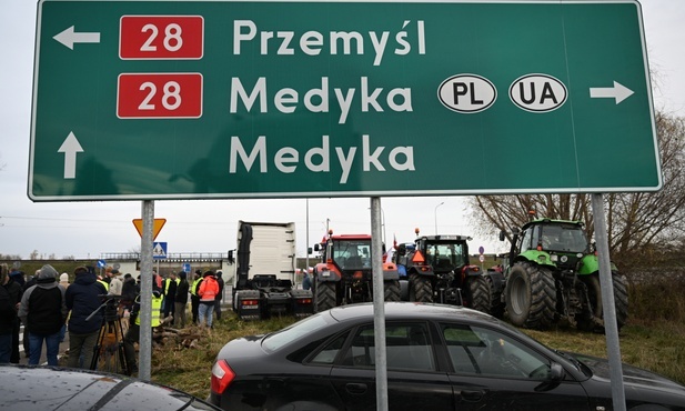 Podkarpackie: Protest rolników przed przejściem granicznym w Medyce