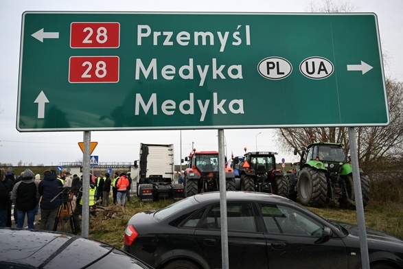Podkarpackie: Protest rolników przed przejściem granicznym w Medyce