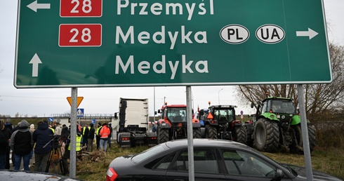 Podkarpackie: Protest rolników przed przejściem granicznym w Medyce