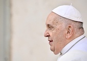 Papież o tygodnikach katolickich: nie dajcie się zniekształcić krzykliwym newsom 