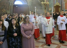 Modlitwa młodych w katedrze lubelskiej.