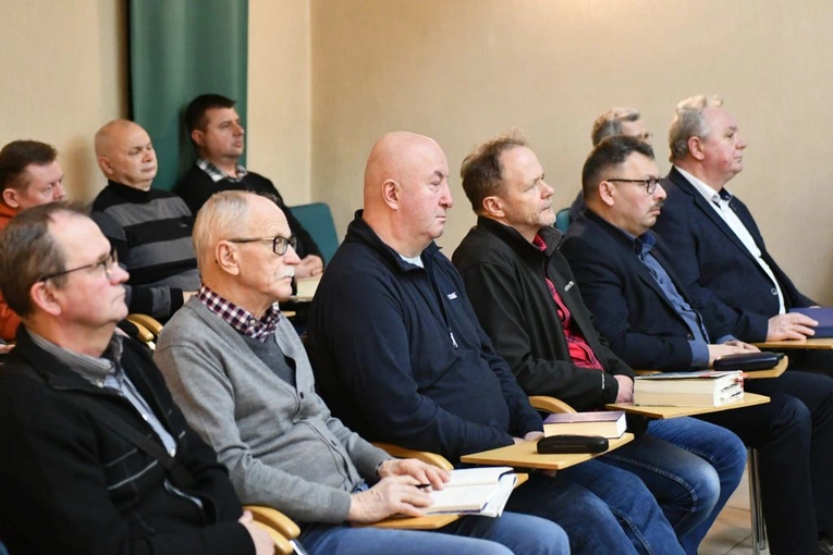 Rekolekcje dla nadzwyczajnych szafarzy Komunii Świętej w Głogowie